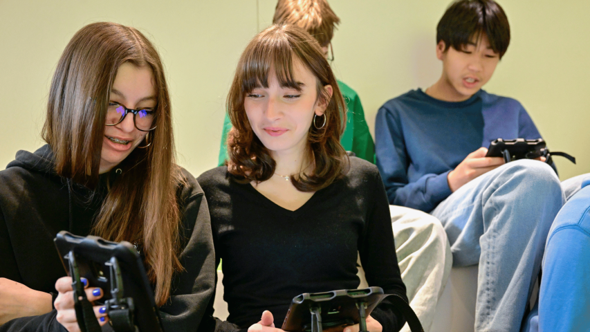 Leerlingen in het Wikifin Lab