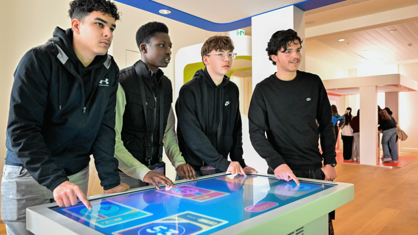 Leerlingen in het Wikifin Lab